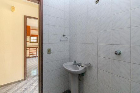 Casa à venda com 242m², 4 quartos e 2 vagasBanheiro de serviço