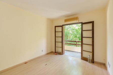 Casa à venda com 242m², 4 quartos e 2 vagasSuíte