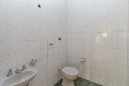 Casa à venda com 242m², 4 quartos e 2 vagasBanheiro de serviço