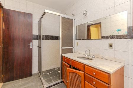 Casa à venda com 242m², 4 quartos e 2 vagasBanheiro da Suíte