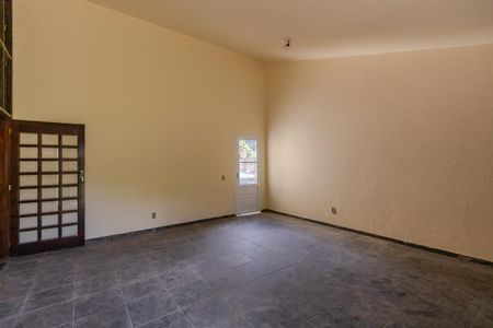 Casa à venda com 242m², 4 quartos e 2 vagasGaragem