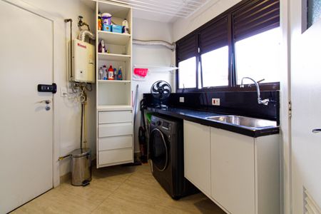 Apartamento à venda com 178m², 3 quartos e 3 vagas Apartamento à venda com 178m², 3 quartos e 3 vagasÁrea de Serviço