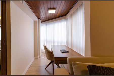 Apartamento à venda com 178m², 3 quartos e 3 vagas Apartamento à venda com 178m², 3 quartos e 3 vagasSala de TV