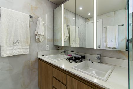 Apartamento à venda com 178m², 3 quartos e 3 vagas Apartamento à venda com 178m², 3 quartos e 3 vagasBanheiro da Suíte 3