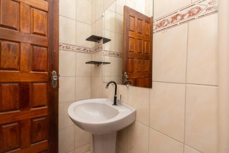 Casa para alugar com 70m², 2 quartos e 2 vagas Casa para alugar com 70m², 2 quartos e 2 vagasBanheiro