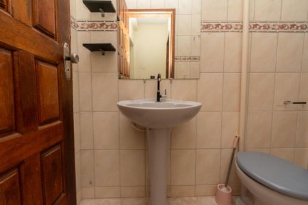 Casa para alugar com 70m², 2 quartos e 2 vagas Casa para alugar com 70m², 2 quartos e 2 vagasBanheiro