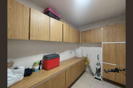 Casa para alugar com 170m², 4 quartos e 2 vagas Casa para alugar com 170m², 4 quartos e 2 vagasDespensa