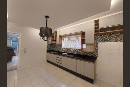 Casa para alugar com 170m², 4 quartos e 2 vagas Casa para alugar com 170m², 4 quartos e 2 vagasCozinha