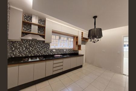Casa para alugar com 170m², 4 quartos e 2 vagas Casa para alugar com 170m², 4 quartos e 2 vagasCozinha