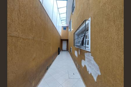 Casa para alugar com 170m², 4 quartos e 2 vagas Casa para alugar com 170m², 4 quartos e 2 vagasCorredor