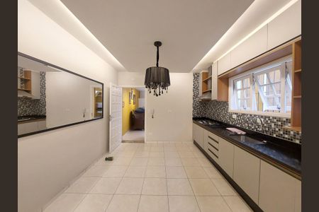 Casa para alugar com 170m², 4 quartos e 2 vagas Casa para alugar com 170m², 4 quartos e 2 vagasCozinha