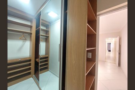 Casa para alugar com 170m², 4 quartos e 2 vagas Casa para alugar com 170m², 4 quartos e 2 vagasCloset