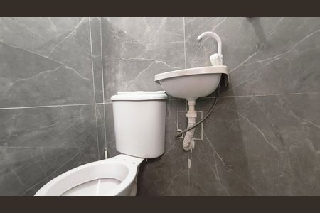 Banheiro  de kitnet/studio para alugar com 1 quarto, 21m² em Ipiranga, São Paulo