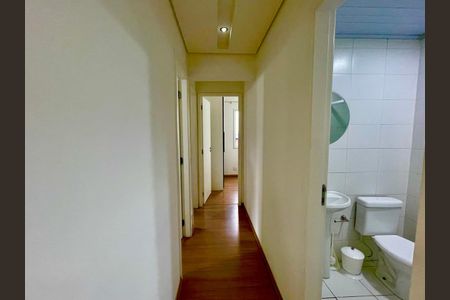 Apartamento à venda com 65m², 3 quartos e 1 vaga Apartamento à venda com 65m², 3 quartos e 1 vagaCorredor