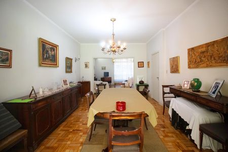 Casa à venda com 600m², 5 quartos e 2 vagas