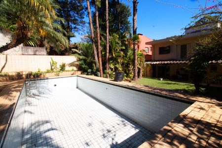 Casa à venda com 600m², 5 quartos e 2 vagas