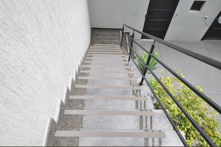 Casa de condomínio à venda com 52m², 2 quartos e 1 vagaEscada de acesso