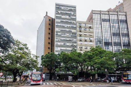 Apartamento para alugar com 76m², 2 quartos e sem vaga Apartamento para alugar com 76m², 2 quartos e sem vagaFachada