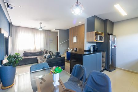 Sala  de casa à venda com 3 quartos, 85m² em Vila Yolanda, Osasco