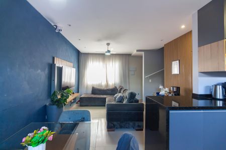 Sala  de casa à venda com 3 quartos, 85m² em Vila Yolanda, Osasco