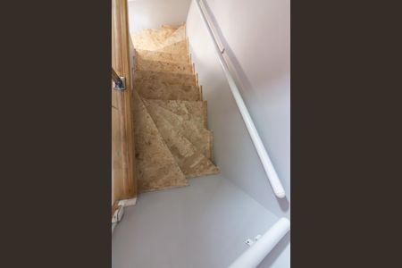 Casa à venda com 85m², 3 quartos e 3 vagas Casa à venda com 85m², 3 quartos e 3 vagasEscada