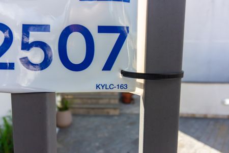 Casa à venda com 85m², 3 quartos e 3 vagas Casa à venda com 85m², 3 quartos e 3 vagasCode