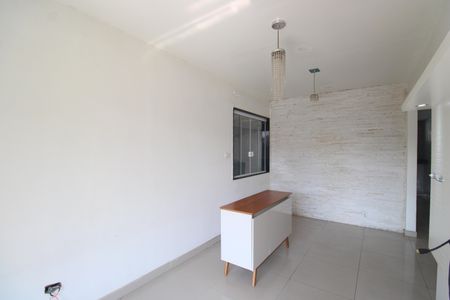 Sala de casa para alugar com 2 quartos, 100m² em Taquara, Rio de Janeiro