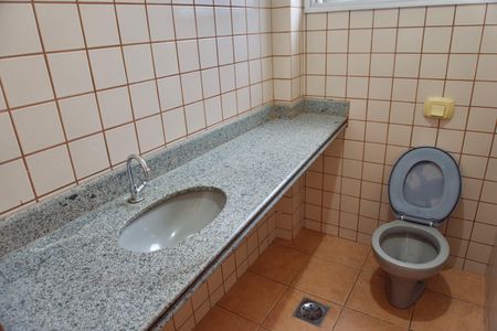 Apartamento à venda com 110m², 3 quartos e 2 vagas Apartamento à venda com 110m², 3 quartos e 2 vagasÁrea comum - Banheiro Salão de festas