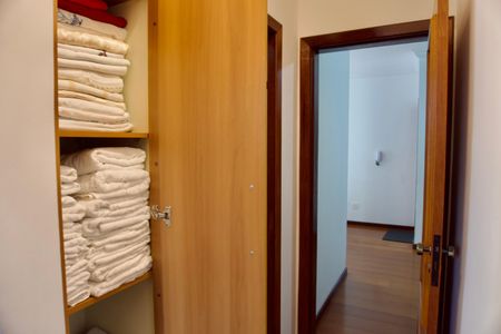 Apartamento à venda com 110m², 3 quartos e 2 vagas Apartamento à venda com 110m², 3 quartos e 2 vagasCorredor - Detalhe Armário