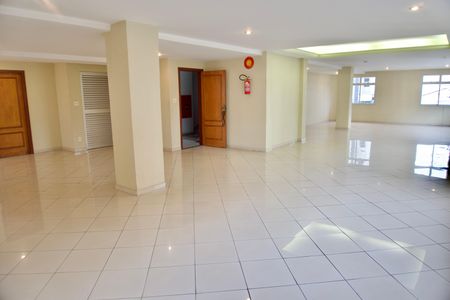 Apartamento à venda com 110m², 3 quartos e 2 vagas Apartamento à venda com 110m², 3 quartos e 2 vagasÁrea comum - Salão de festas