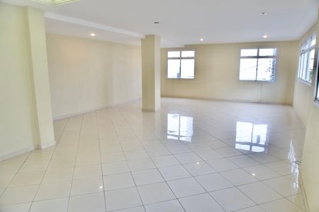Apartamento à venda com 110m², 3 quartos e 2 vagas Apartamento à venda com 110m², 3 quartos e 2 vagasÁrea comum - Salão de festas