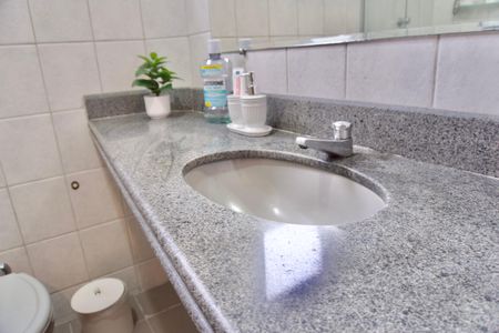 Apartamento à venda com 110m², 3 quartos e 2 vagas Apartamento à venda com 110m², 3 quartos e 2 vagasBanheiro - Detalhe Pia