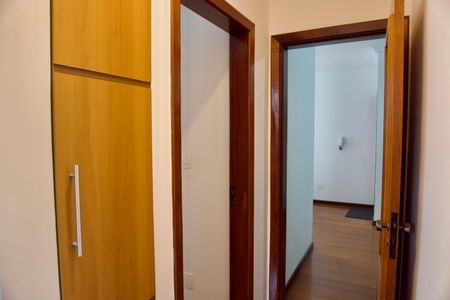 Apartamento à venda com 110m², 3 quartos e 2 vagas Apartamento à venda com 110m², 3 quartos e 2 vagasCorredor - Detalhe Armário