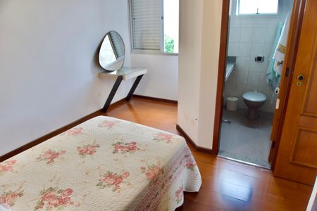 Apartamento à venda com 110m², 3 quartos e 2 vagas Apartamento à venda com 110m², 3 quartos e 2 vagasSuíte