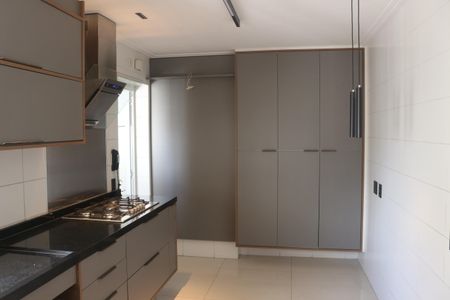 Apartamento à venda com 128m², 4 quartos e 2 vagasCozinha
