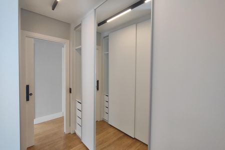 Apartamento à venda com 128m², 4 quartos e 2 vagasCloset da suíte 1