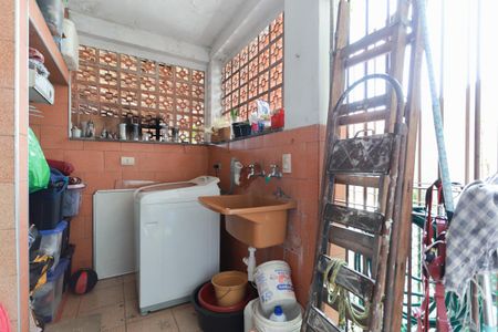 Casa à venda com 240m², 4 quartos e 3 vagasCasa 2 - Área de serviço