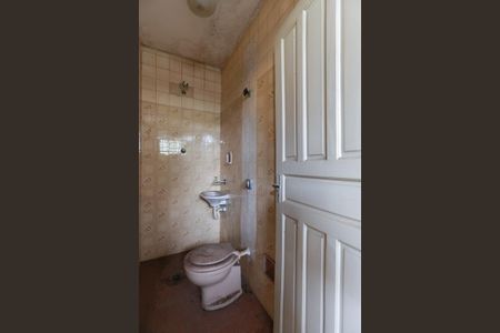 Casa à venda com 240m², 4 quartos e 3 vagasCasa 1 - Banheiro de serviço