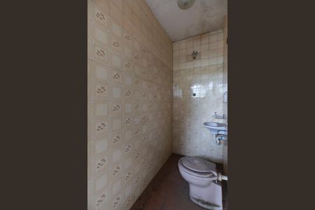 Casa à venda com 240m², 4 quartos e 3 vagasCasa 1 - Banheiro de serviço