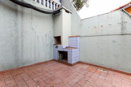 Casa à venda com 240m², 4 quartos e 3 vagasCasa 1 - Quintal e área de lazer