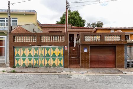 Casa à venda com 240m², 4 quartos e 3 vagasFachada + plaquinha