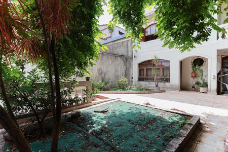 Casa à venda com 240m², 4 quartos e 3 vagasCasa 2 - Quintal