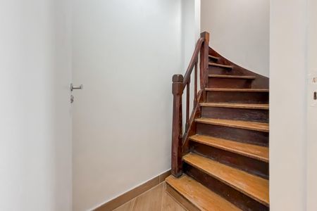 Apartamento para alugar com 65m², 1 quarto e sem vagaEscada - Entrada