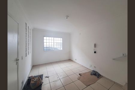 Sala de casa de condomínio para alugar com 2 quartos, 90m² em Jardim Carlu, São Paulo