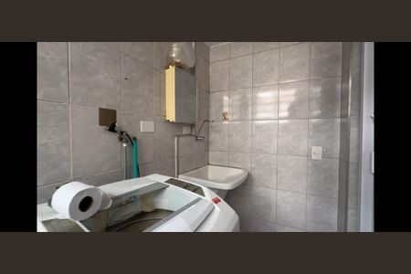 Banheiro de kitnet/studio para alugar com 1 quarto, 22m² em Água Branca, São Paulo