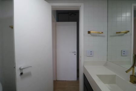 Apartamento para alugar com 200m², 4 quartos e 2 vagas Apartamento para alugar com 200m², 4 quartos e 2 vagasBanheiro Suíte 2
