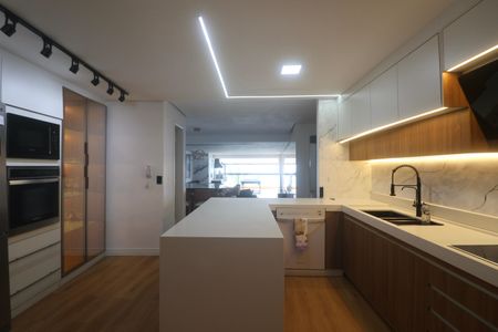 Apartamento para alugar com 200m², 4 quartos e 2 vagas Apartamento para alugar com 200m², 4 quartos e 2 vagasCozinha