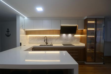 Apartamento para alugar com 200m², 4 quartos e 2 vagas Apartamento para alugar com 200m², 4 quartos e 2 vagasCozinha