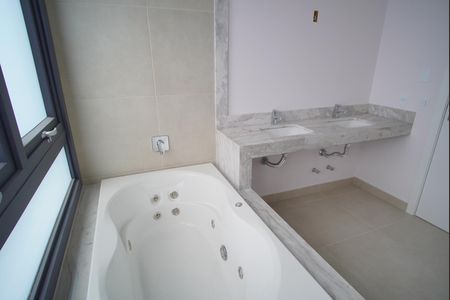 Apartamento à venda com 170m², 3 quartos e 3 vagasBanheiro da Suíte 1