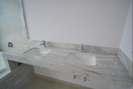 Apartamento à venda com 170m², 3 quartos e 3 vagasBanheiro da Suíte 1